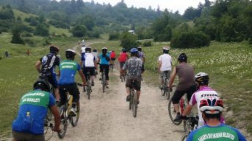 Dağ Bisikleti Turları&rsquo;nın 7&rsquo;ncisi Karag&ouml;l Acelle Parkuru&rsquo;nda Yapıldı