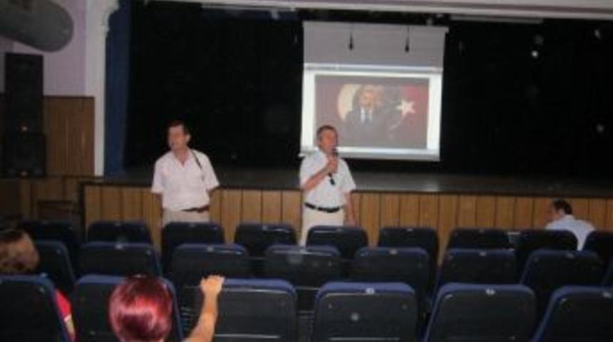 E-konferansta &Ouml;mer Din&ccedil;er'e Protesto