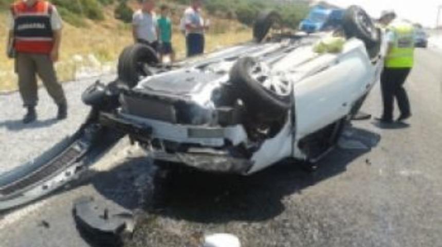 Turizm yolunda otomobil devrildi: 2 yaralı