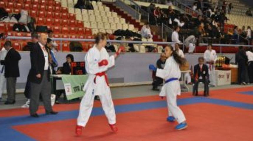 Ufuklu Gen&ccedil; Karateci D&uuml;nya Ikincisi