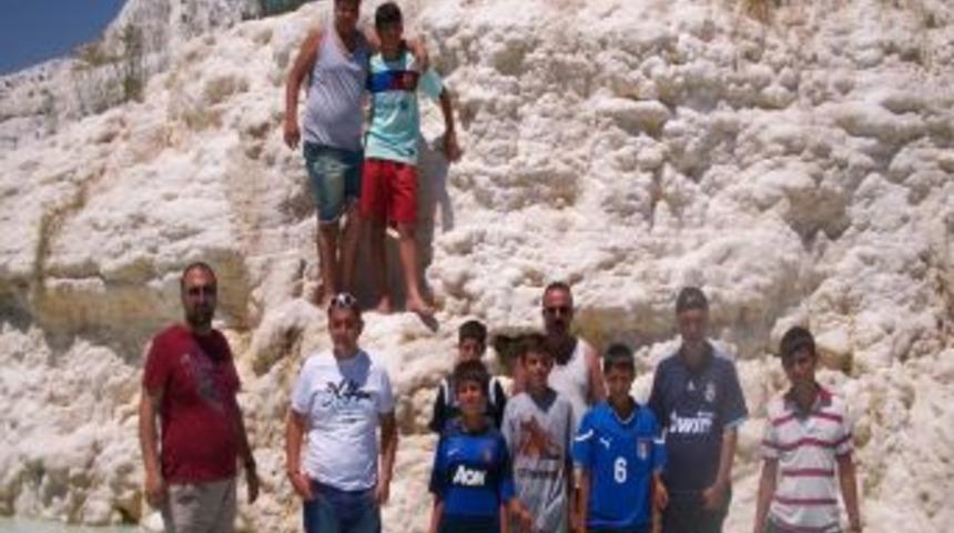 Yetiştirme Yurdunda Kalan &Ccedil;ocukların Tatil Keyfi