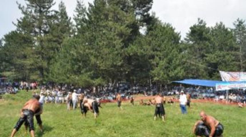 Mahmutlar Sarı &Ccedil;ayır Yayla Şenliklerine Yoğun Katılım