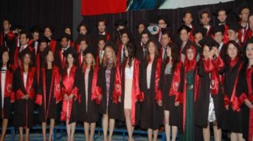 Veterinerlik Fak&uuml;ltesi 26. D&ouml;nem Mezunlarını Verdi