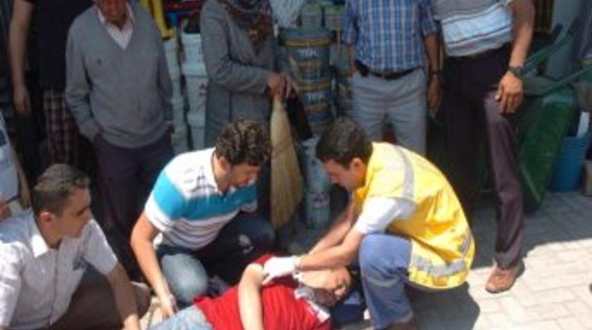 Baygınlık Ge&ccedil;iren Şahsı S&uuml;p&uuml;rgeyle G&uuml;neşten Korudular