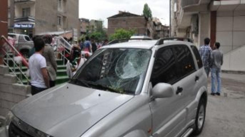 Erzurum&rsquo;da Havadan Saksı, Demlik, Tencere Yağdı