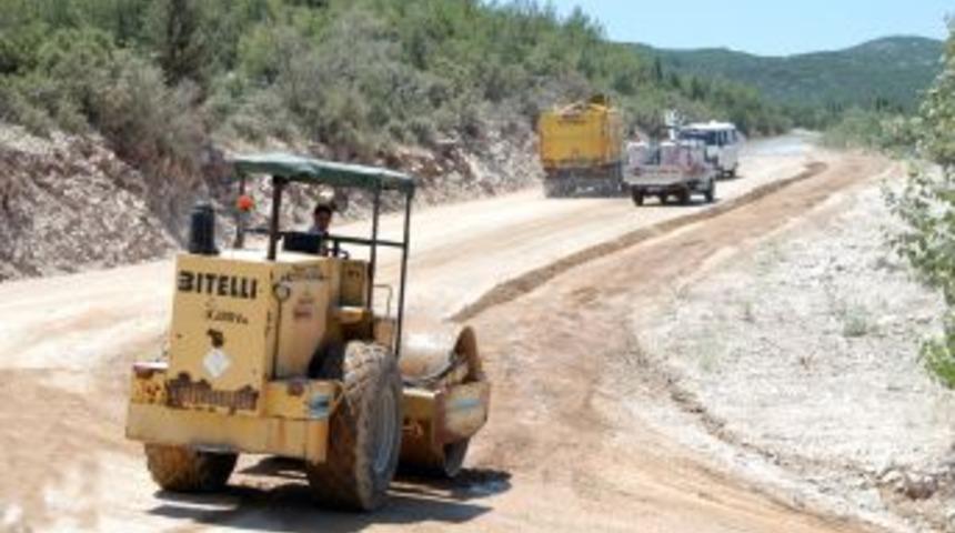 Muğla&rsquo;da K&ouml;y Yolları Asfaltlanıyor