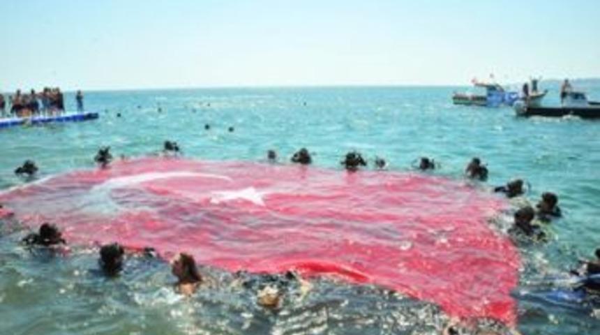 Beylikd&uuml;z&uuml;'nde deniz temizliği yapıldı