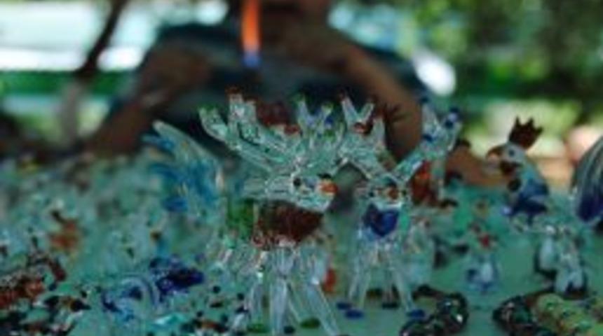 Camdan Yaptığı Biblolarla Denizli Horozu Ve Alageyikleri Tanıtıyor