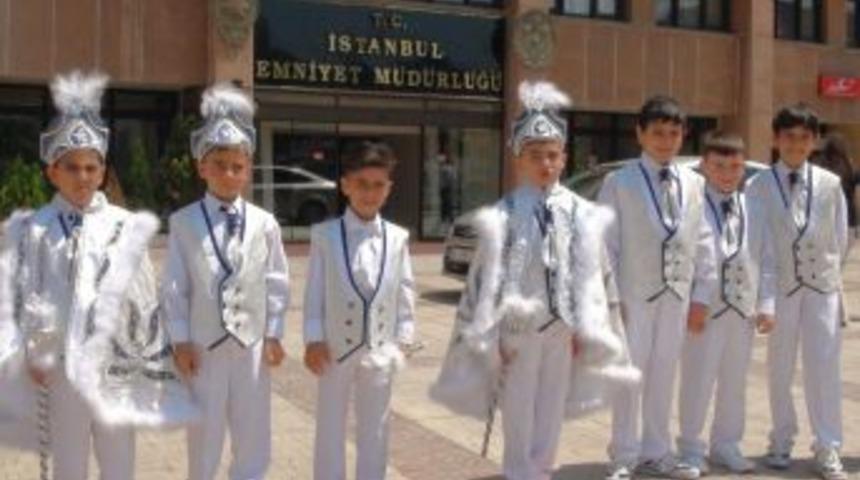 Polis &Ccedil;ocukları S&uuml;nnet Oldu