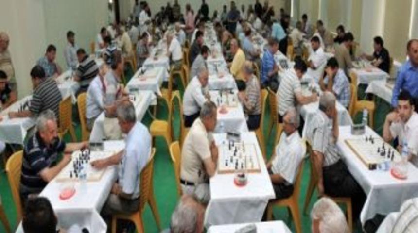 Şehitkamil Atat&uuml;rk K&uuml;lt&uuml;r Ve Spor Merkezi Dama Tutkunlarını Ağırladı