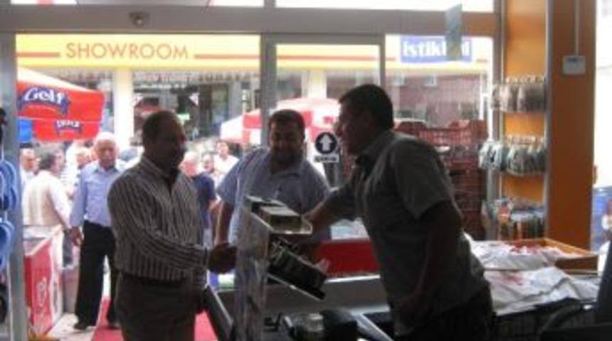 Ak Parti Malatya Milletvekili &Ouml;z, P&uuml;t&uuml;rge&rsquo;de Esnafı Ziyaret Etti