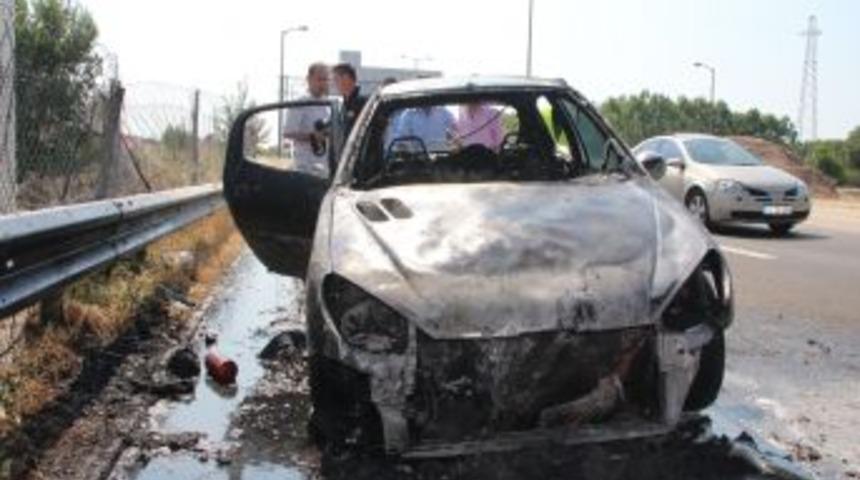 TEM'de Seyir Halindeki Otomobil Yandı