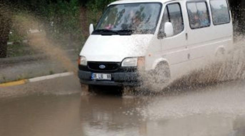 Elbistanlılar Yağmura Hazırlıksız Yakalandı