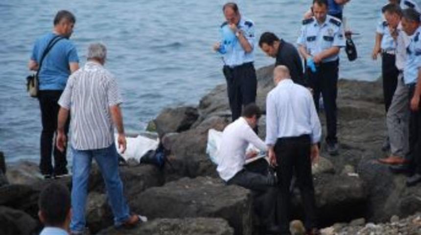 Trabzon&rsquo;un Vakfıkebir İl&ccedil;esi Sahilinde Bir Erkek Cesedi Bulundu