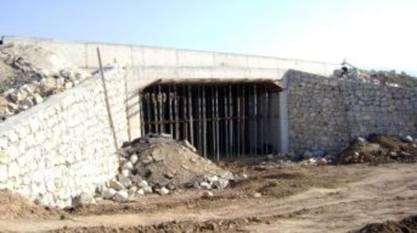 Salihli Osb&rsquo;de K&ouml;pr&uuml;l&uuml; Kavşak İnşaatı Başladı