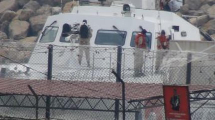 D&uuml;şen Jeti Kurtarmaya &Ccedil;alışan H&uuml;cumbotlar Yakıt Ikmalini &Ccedil;evlik&rsquo;te Yapıyor