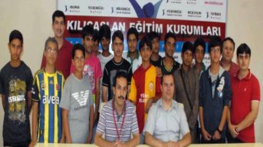 T&uuml;rk&ccedil;elerini Daha Da Geliştirmek I&ccedil;in &Uuml;lkelerine D&ouml;nmediler