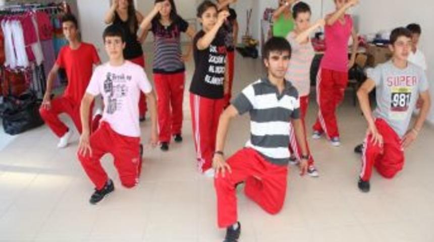 Halk Oyunlarında Antalya’yı Temsil Edecekler