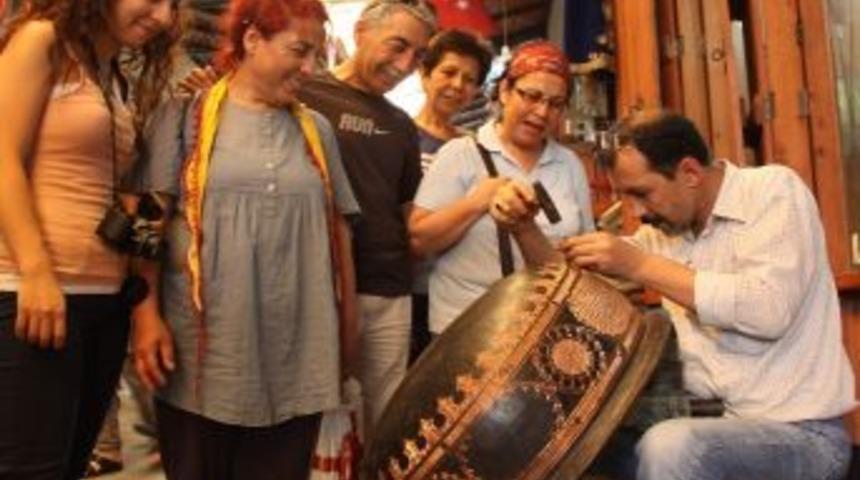 13 Yaşındaki Bakır Ustası Yaptıklarıyla G&ouml;renleri Hayrete D&uuml;ş&uuml;r&uuml;yor