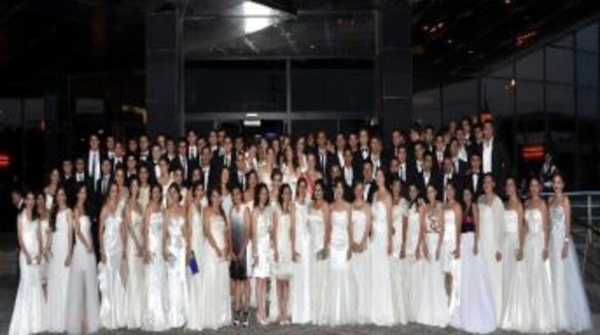Gkv &Ouml;zel Liseleri'nde Mezuniyet Balosu Heyecanı
