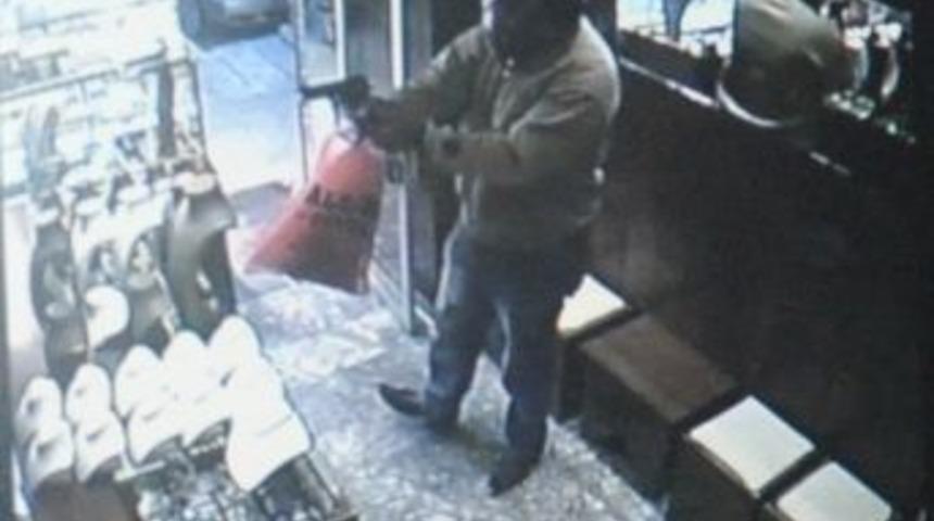 Kuyumcuyu Soymaya Kalkışan Silahlı Soyguncu Yakalandı