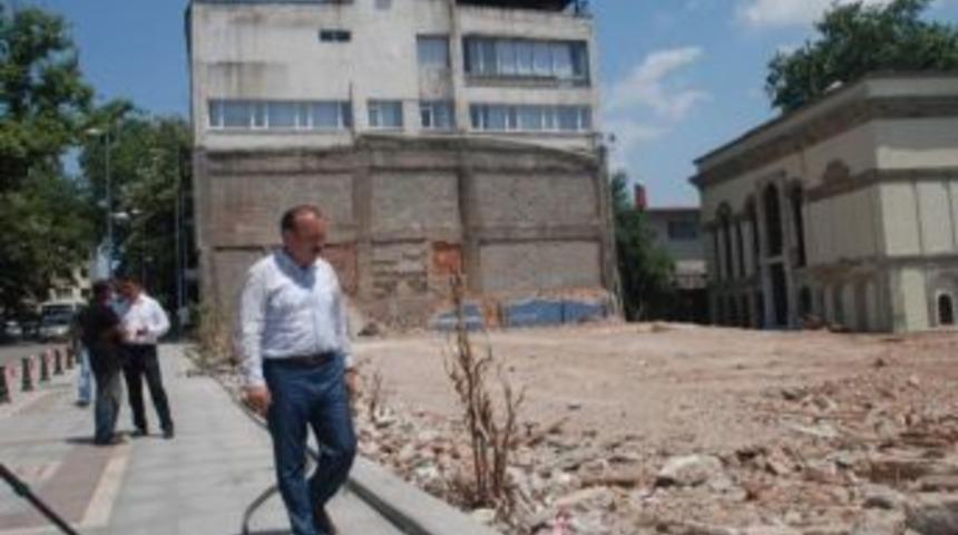 Doğan, Orduevi Sineması Alanını İnceledi