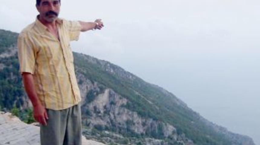 Sınırdaki Suriye Karakolunda, Bayrak Indirildi