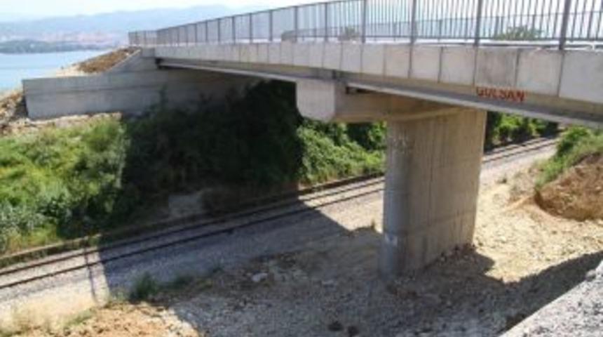 Demiryolu &Uuml;zerindeki K&ouml;pr&uuml; Tamamlandı