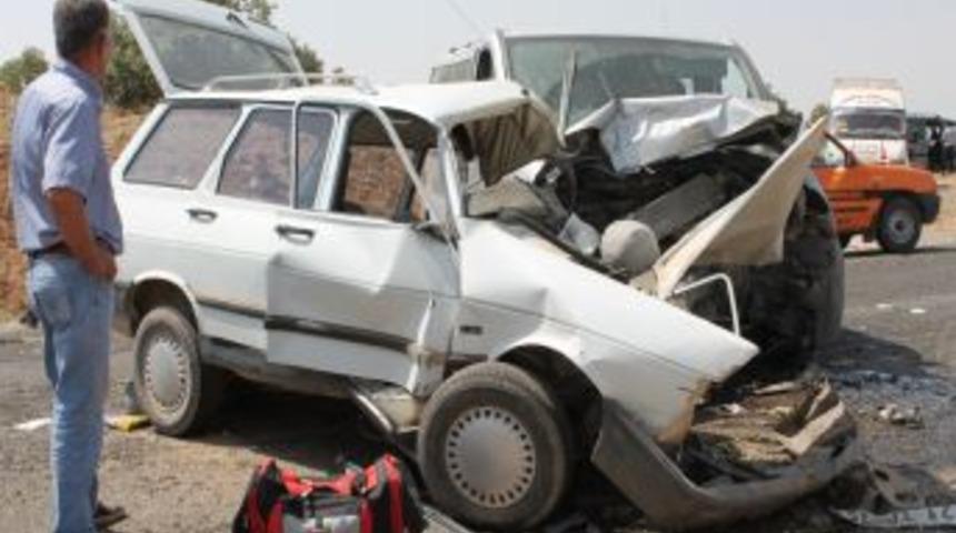 &Ouml;merli'de Trafik Kazası: 3 &Ouml;l&uuml;, 3 Yaralı