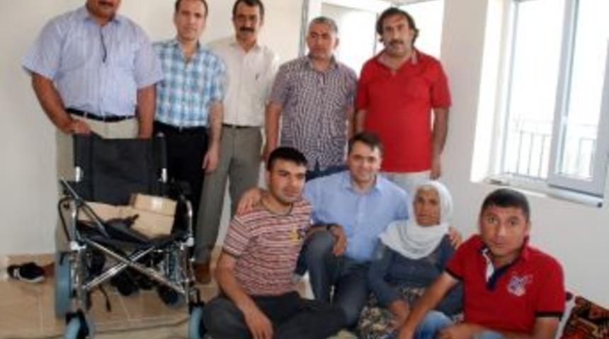Kaya Ailesine Bir Ak&uuml;l&uuml; Tekerlekli Sandalye Daha Hediye Edildi