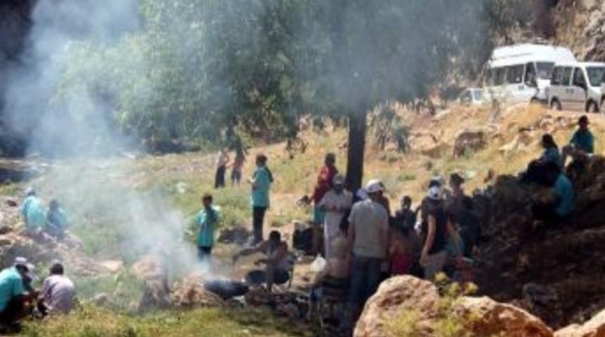 Risk Altındaki &Ccedil;ocuklar Piknikte Stres Attı