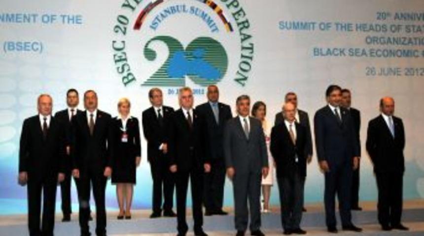 KEİ'ye Konuk Olan Dışişleri Bakanları Aile Fotoğrafı &Ccedil;ektirdi