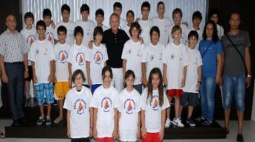 Başkan Evcilmen&rsquo;den Minik Basketbolculara Destek