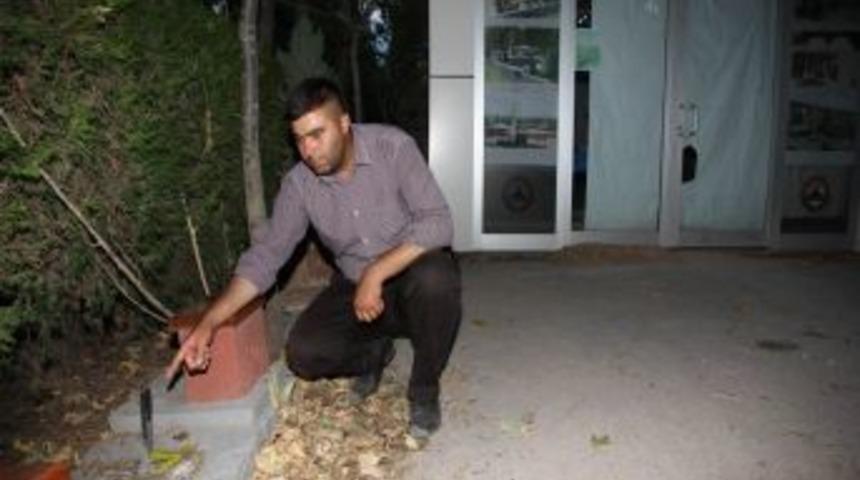 Somuncu Baba Türbesi'nin Aydınlatma Direkleri Ve Korkulukları Çalındı