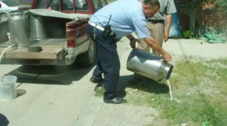 Boz&uuml;y&uuml;k&rsquo;te A&ccedil;ıkta Satılan S&uuml;tler İmha Edildi