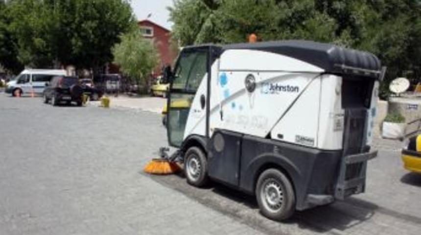 Iğdır Belediyesi 3 Tane Yol S&uuml;p&uuml;rme Aracı Alındı