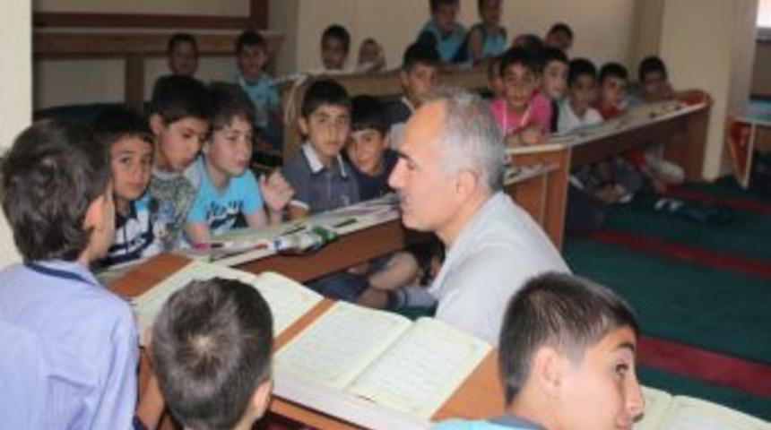 Camiler &Ccedil;ocuk Sesleri Ile Şenlendi