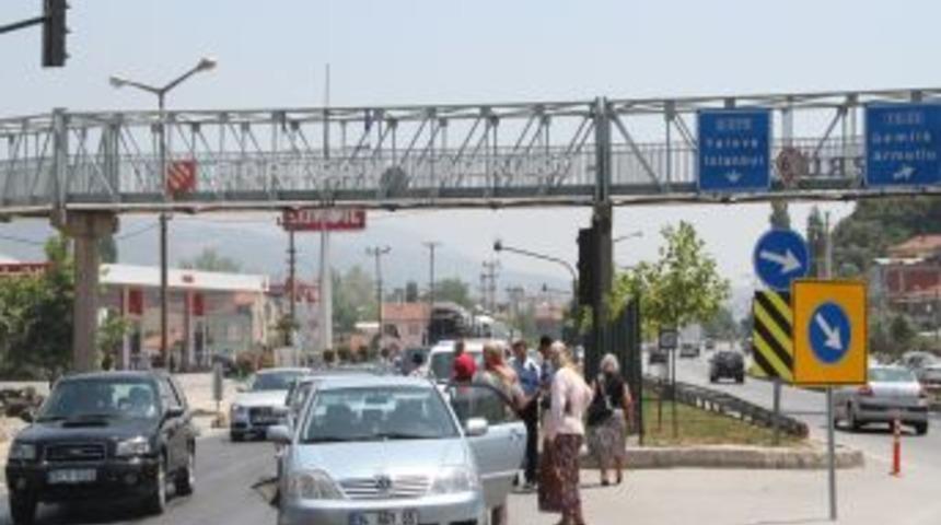 D&uuml;ğ&uuml;n Yolu Kan G&ouml;l&uuml;ne D&ouml;n&uuml;yordu