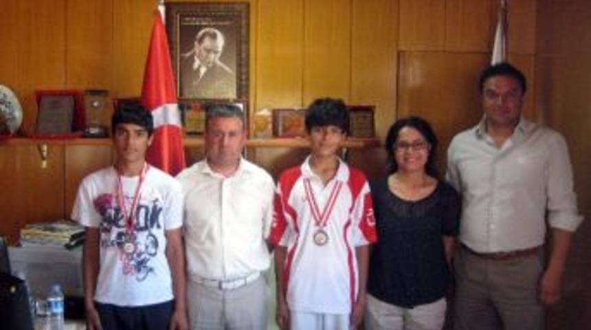 Burdur Badminton Şampiyonası&rsquo;nda T&uuml;rkiye &Uuml;&ccedil;&uuml;nc&uuml;s&uuml; Oldu