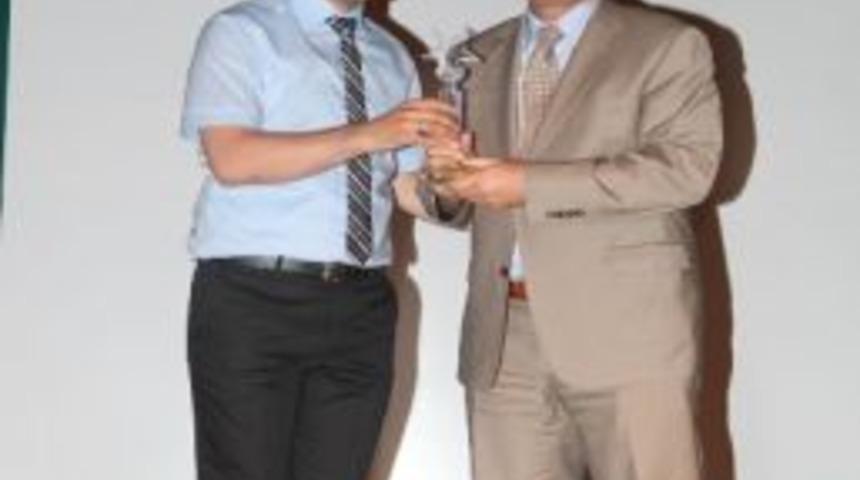 A&uuml;, &lsquo;yılın En Başarılı &Uuml;niversitesi&rsquo; Se&ccedil;ildi