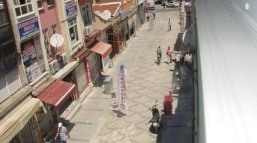 L&uuml;leburgaz&rsquo;a 25 Bin 333 Metrekare Parke Taş D&ouml;şendi.