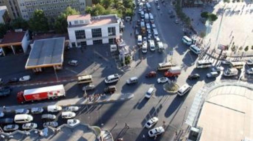 Trafik &ccedil;&ouml;z&uuml;m&uuml;ne benzin istasyonu engeli