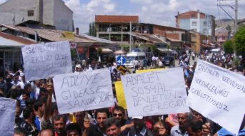 Narmanlılar, Adliyenin Kapatılmasını Protesto Etti