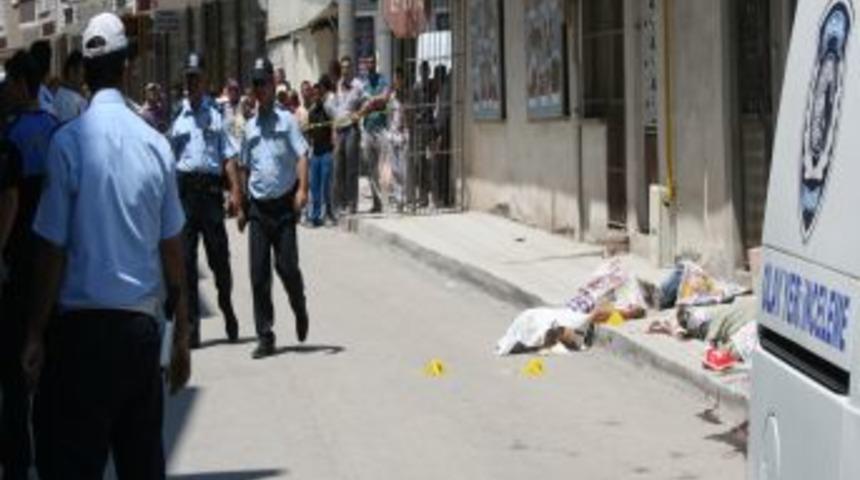 Eşi Ve Kayınvalidesini &Ouml;ld&uuml;rd&uuml;kten Sonra Canına Kıydı