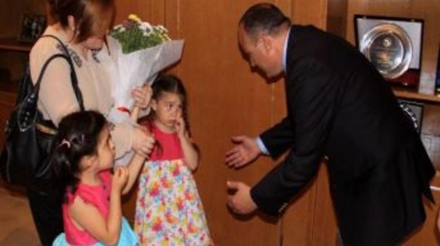 Trabzonspor Teknik Direkt&ouml;r&uuml; Şenol G&uuml;neş Ve Ekibinden &ldquo;bordo Mavi Kalpler&rdquo; Projesi'ne Destek