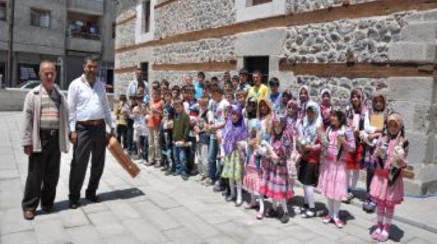 Esnaftan Kur&rsquo;an Kursu &Ouml;ğrencilerine Yemek Ikramı