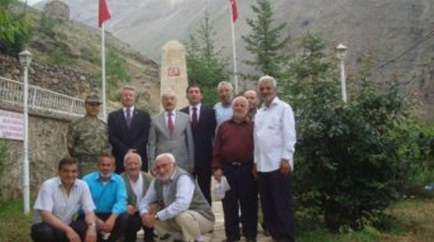 Vali Yenig&uuml;n Şehitler K&ouml;y&uuml; Başbağlar&rsquo;ı Ziyaret Etti