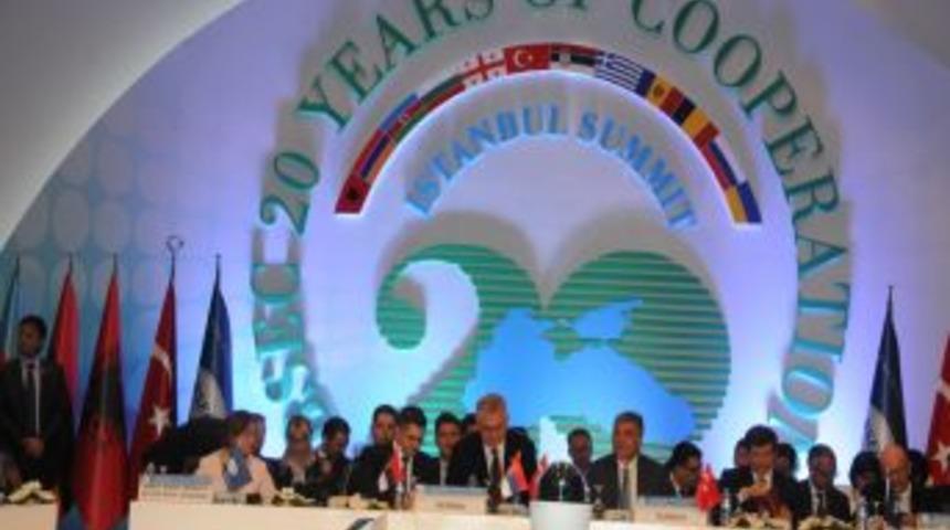 Cumhurbaşkanı G&uuml;l: Siyasi Ihtilaflar, Kalkınmanın &Ouml;n&uuml;nde B&uuml;y&uuml;k Engel