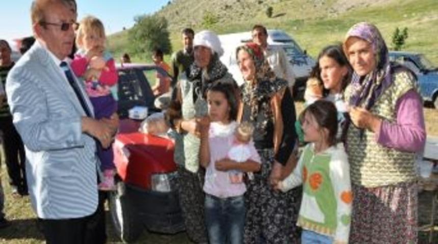 Vali Oğuz Hayvan Yetiştiricileri İle Bir Araya Geldi