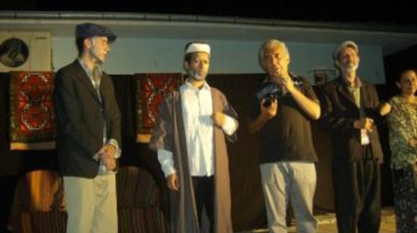 Kadık&ouml;y&rsquo;de Tiyatro Sevinci